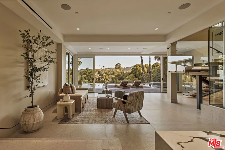 16838 Oak View Drive, Encino, California 91436