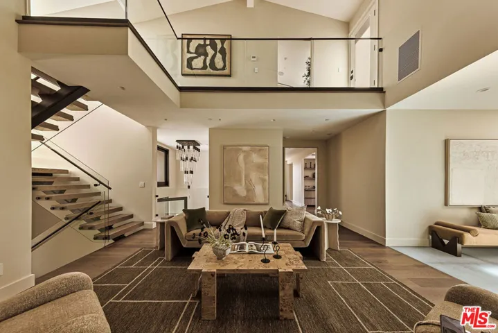 16838 Oak View Drive, Encino, California 91436