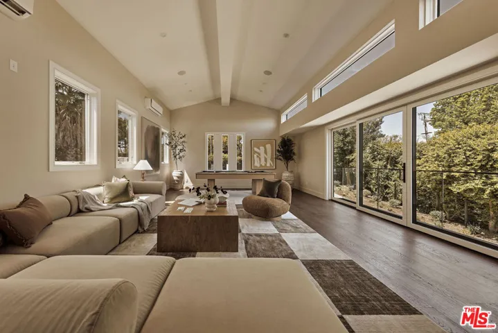 16838 Oak View Drive, Encino, California 91436