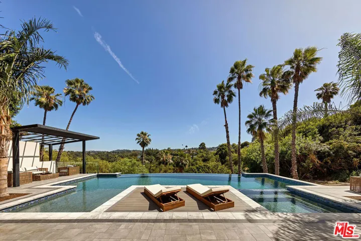 16838 Oak View Drive, Encino, California 91436