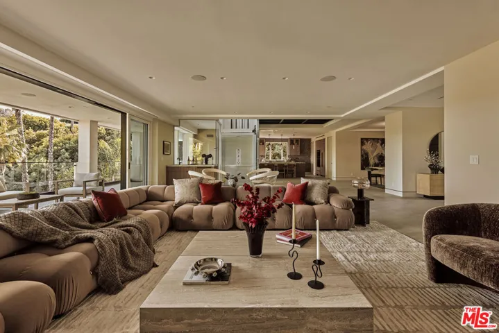 16838 Oak View Drive, Encino, California 91436