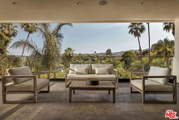 16838 Oak View Drive, Encino, California 91436