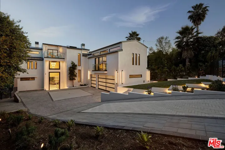 16838 Oak View Drive, Encino, California 91436