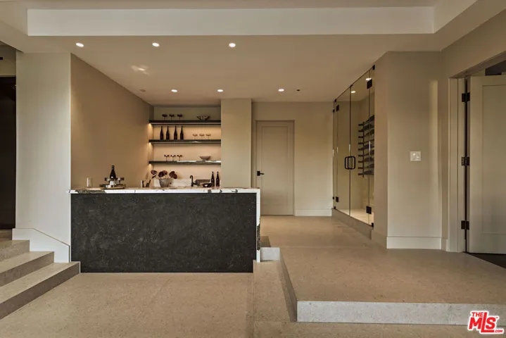 16838 Oak View Drive, Encino, California 91436