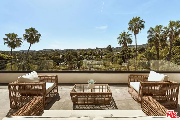 16838 Oak View Drive, Encino, California 91436