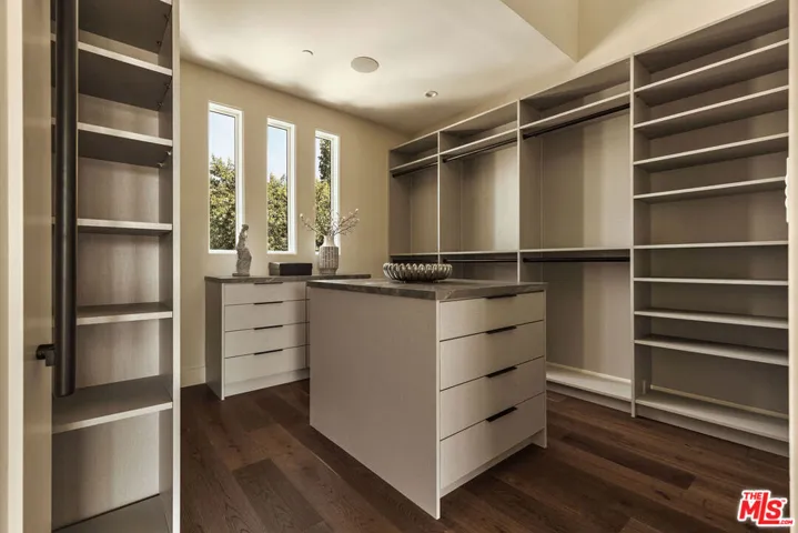 16838 Oak View Drive, Encino, California 91436