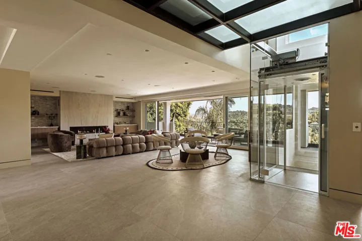 16838 Oak View Drive, Encino, California 91436