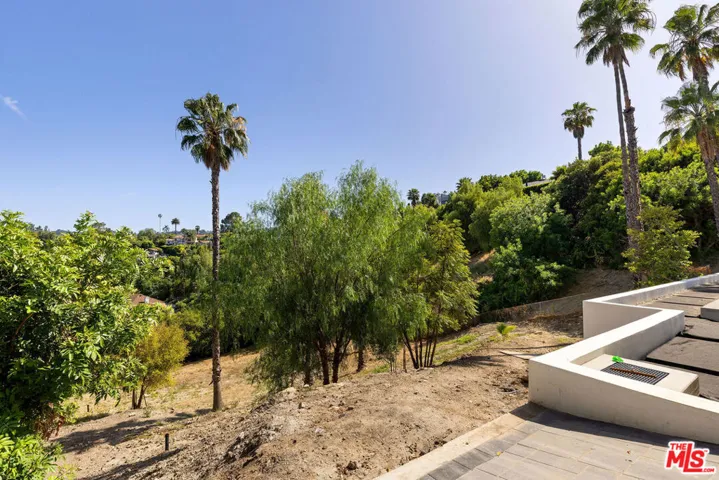 16838 Oak View Drive, Encino, California 91436