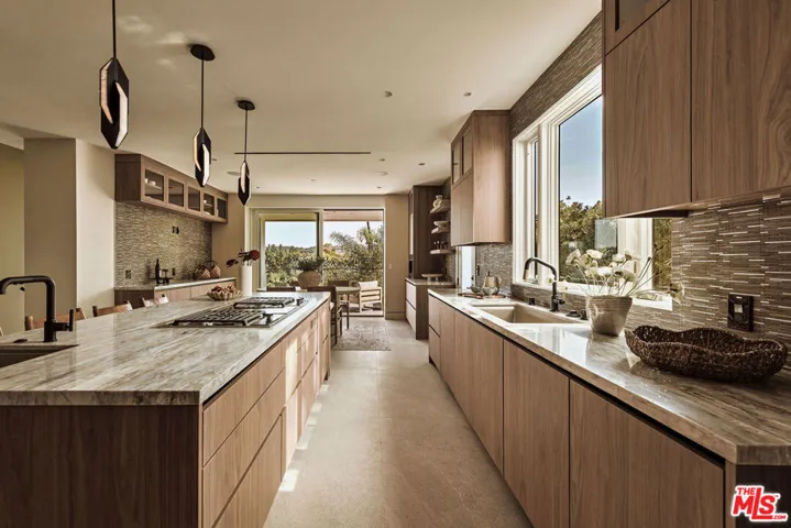 16838 Oak View Drive, Encino, California 91436