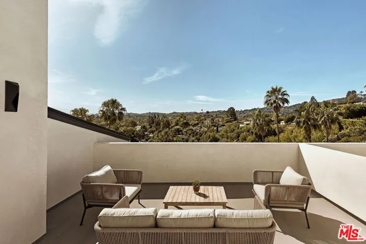 16838 Oak View Drive, Encino, California 91436