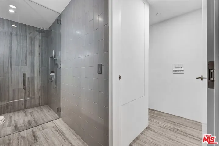 2nd Bed Bathroom