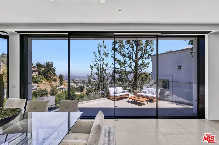 8526 Hollywood Boulevard, Los Angeles, California 90069