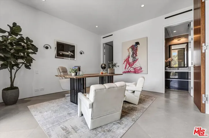 Bottom Floor Bedroom/Office