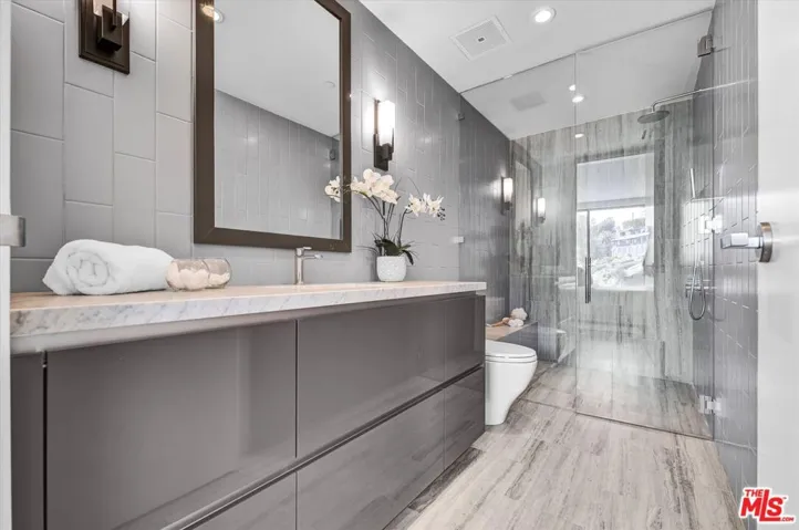 2nd Bed Bathroom
