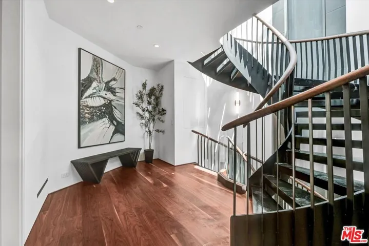 2nd Floor Landing