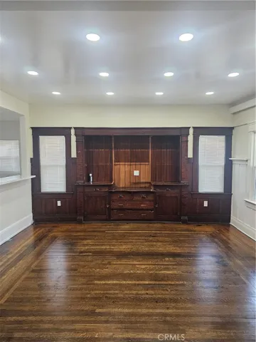 ENTERTAINMENT CENTER IN LIVING ROOM