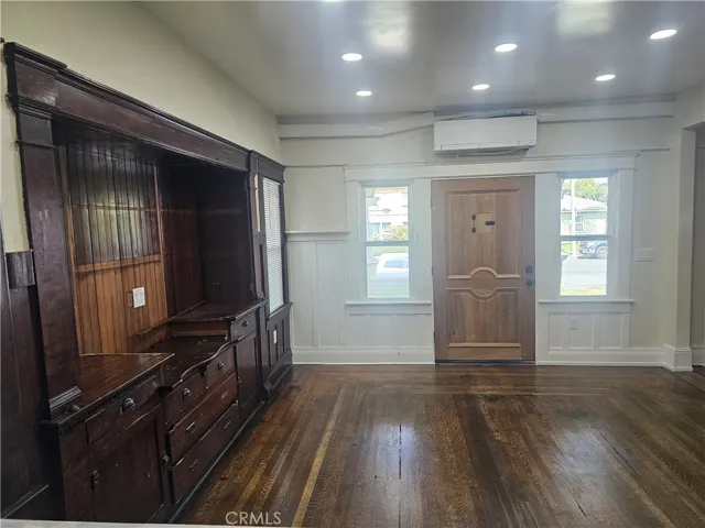 ENTRY DOOR INTO LIVING ROOM