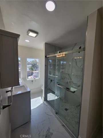 FULL BATHROOM #1 WALK-IN TILED SHOWER WITH SHOWER DOOR