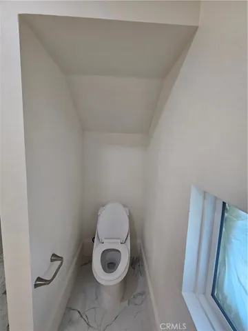 FULL BATHROOM #2 TOILET