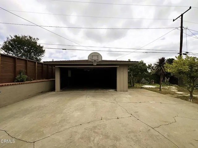 Detached 2 Car Garage