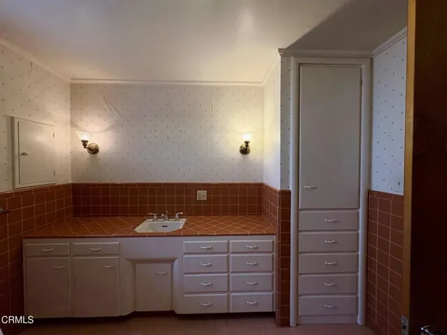 Guest bathroom vanity