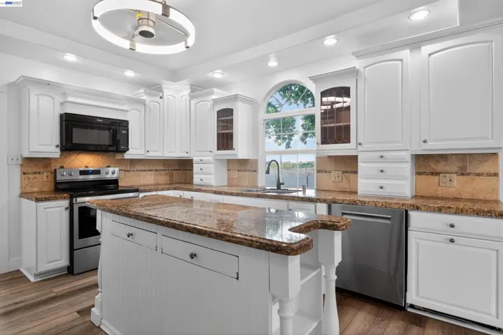 3015 Point Pleasant Rd, Elk Grove, California 95757