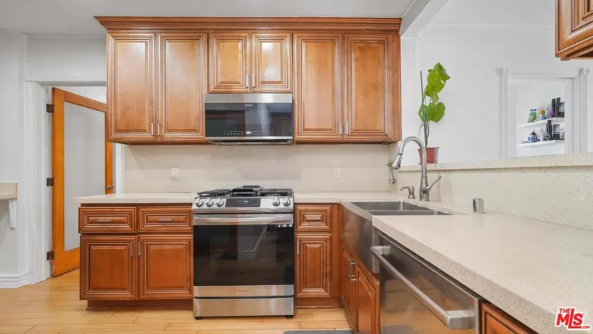 3801 Sutro Avenue, Los Angeles, California 90008