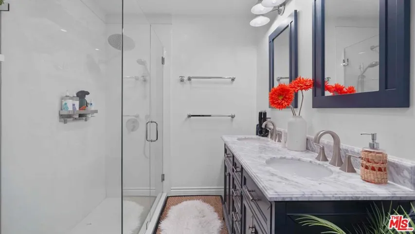 3801 Sutro Avenue, Los Angeles, California 90008