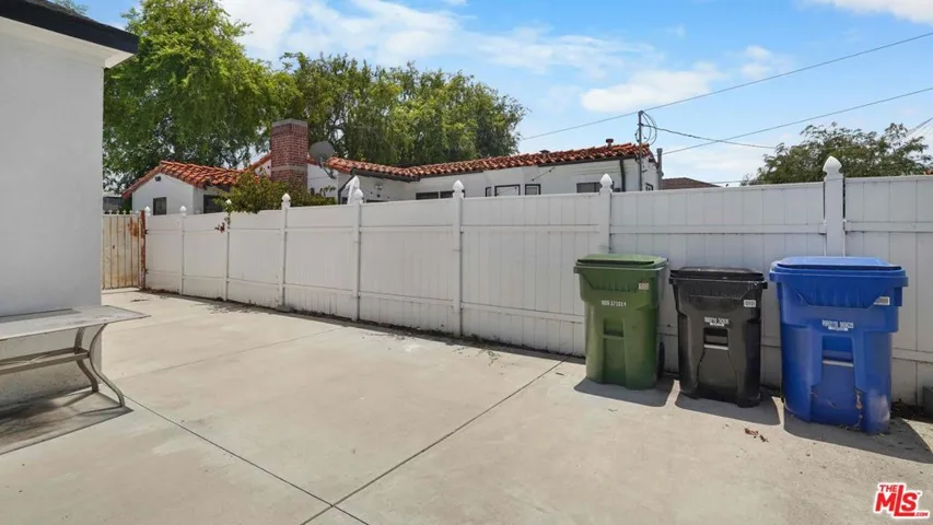 3801 Sutro Avenue, Los Angeles, California 90008