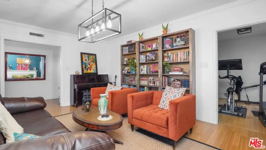 3801 Sutro Avenue, Los Angeles, California 90008