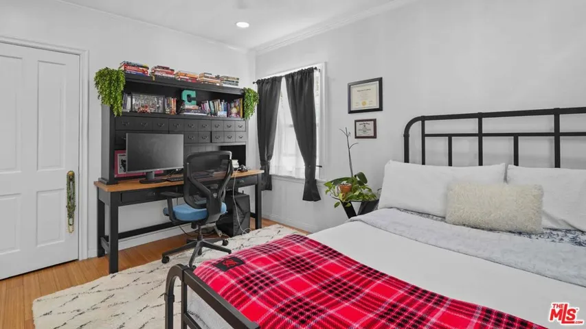 3801 Sutro Avenue, Los Angeles, California 90008