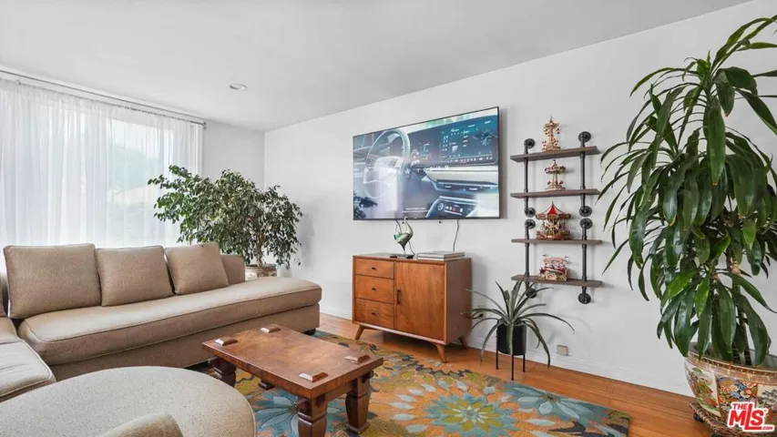 3801 Sutro Avenue, Los Angeles, California 90008