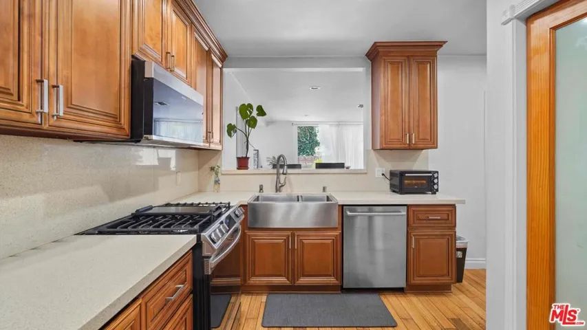 3801 Sutro Avenue, Los Angeles, California 90008