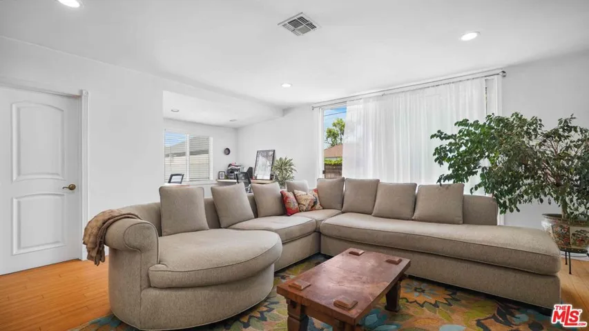 3801 Sutro Avenue, Los Angeles, California 90008