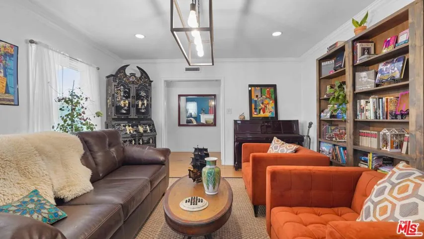 3801 Sutro Avenue, Los Angeles, California 90008