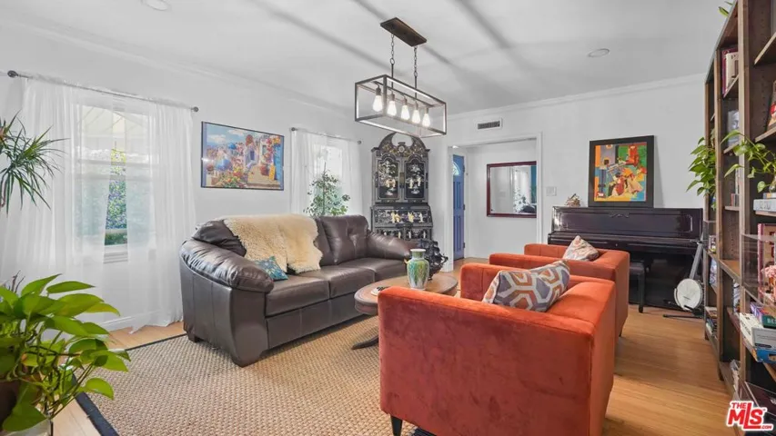 3801 Sutro Avenue, Los Angeles, California 90008
