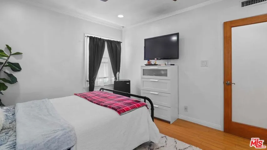 3801 Sutro Avenue, Los Angeles, California 90008