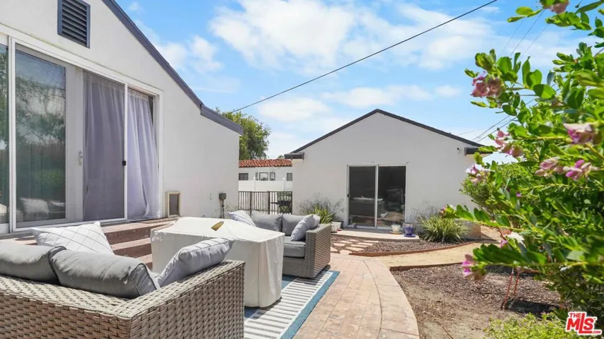 3801 Sutro Avenue, Los Angeles, California 90008