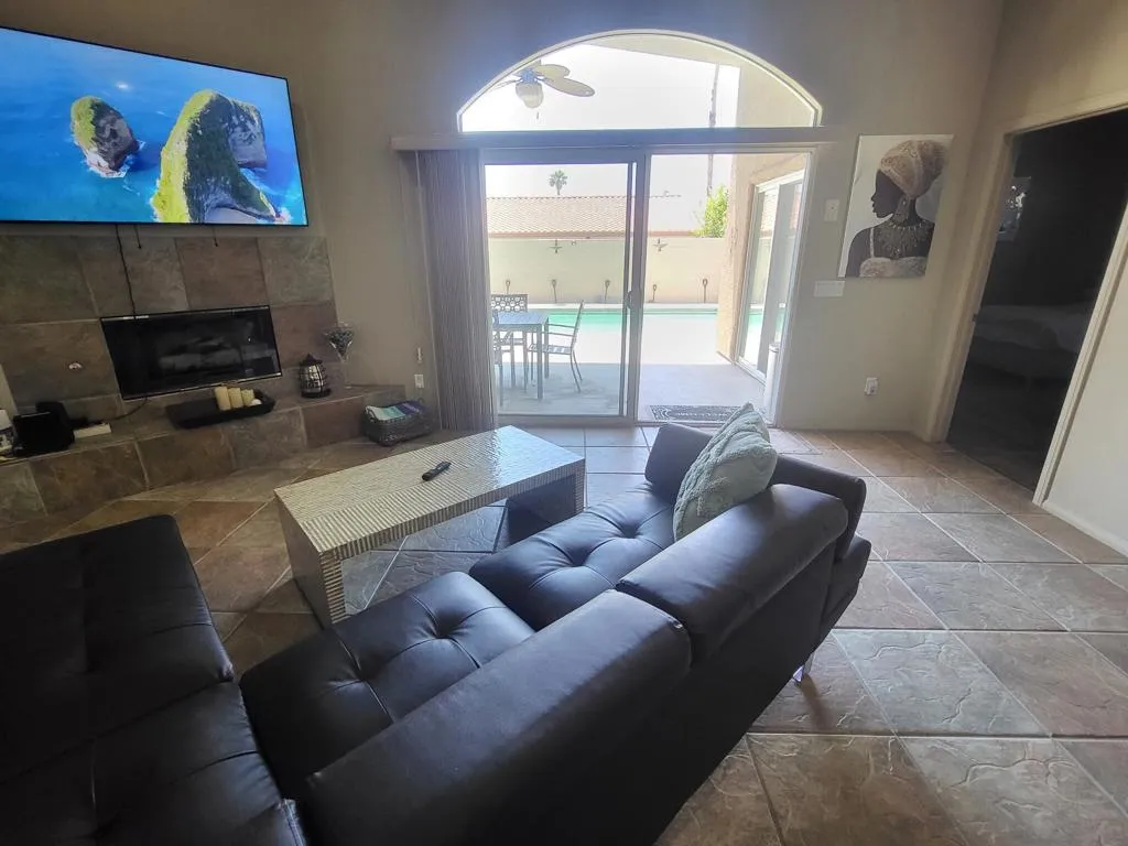Family Rm to Patio Family Rm to Patio