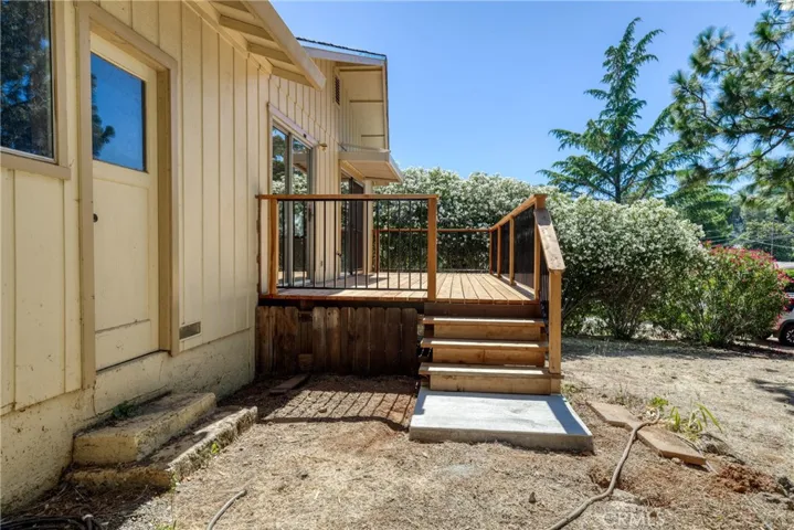 side garage  door and maybe garden space