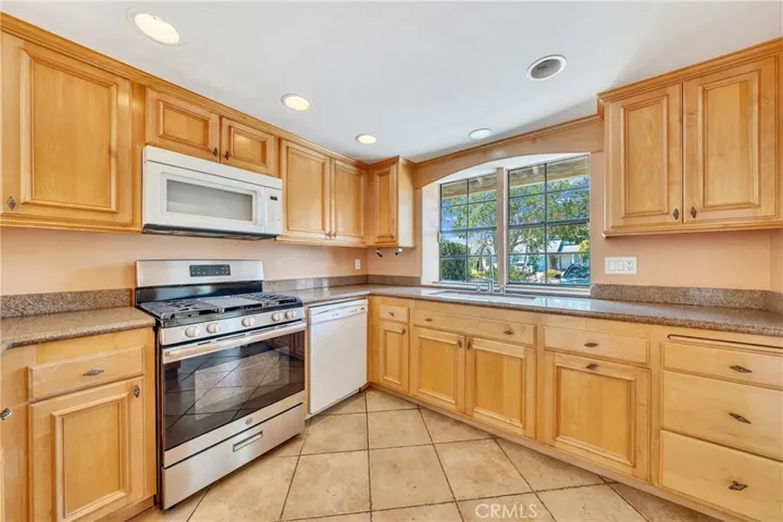 156 Appletree, Camarillo, California 93012