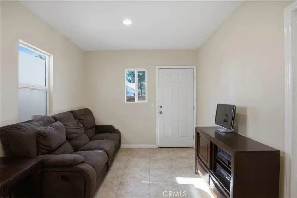 7542 White Oak Ave, Van Nuys, California 91406 — photo 5