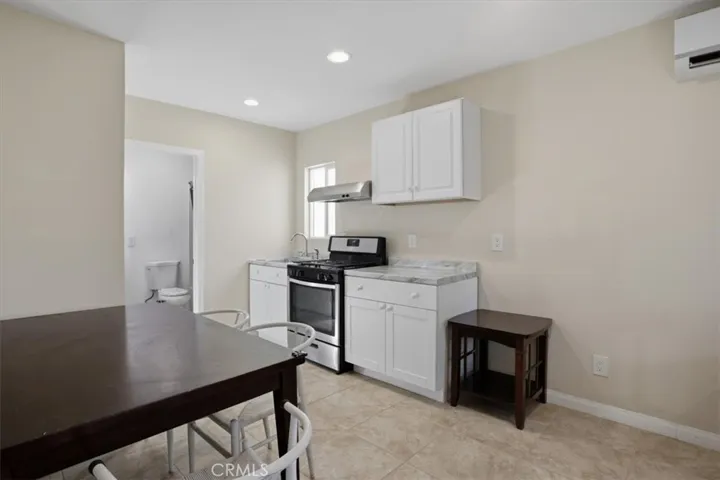 7542 White Oak Ave, Van Nuys, California 91406