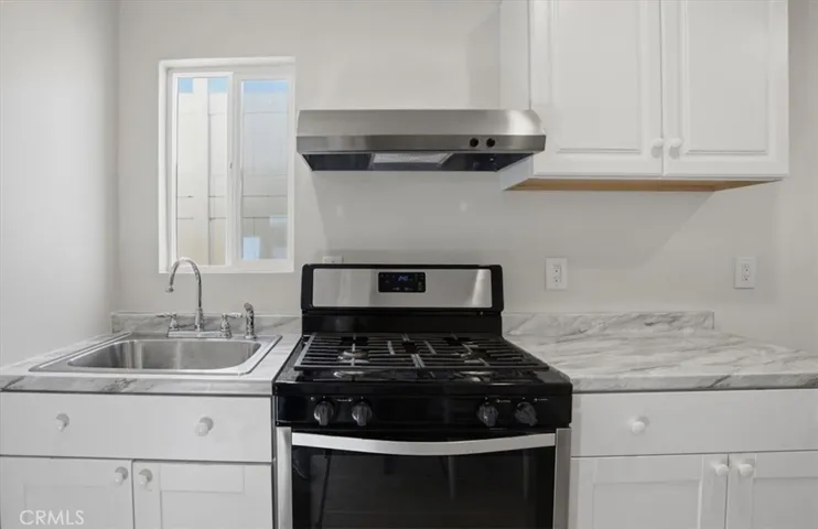 7542 White Oak Ave, Van Nuys, California 91406