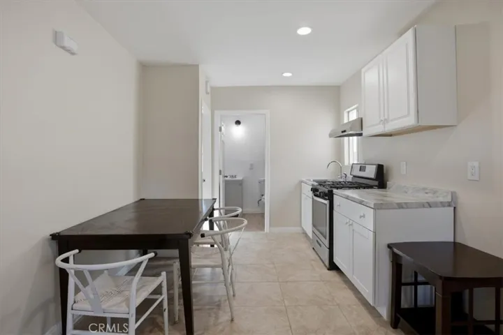 7542 White Oak Ave, Van Nuys, California 91406