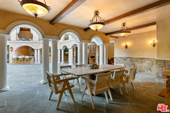 3911 Oeste Avenue, Studio City, California 91604