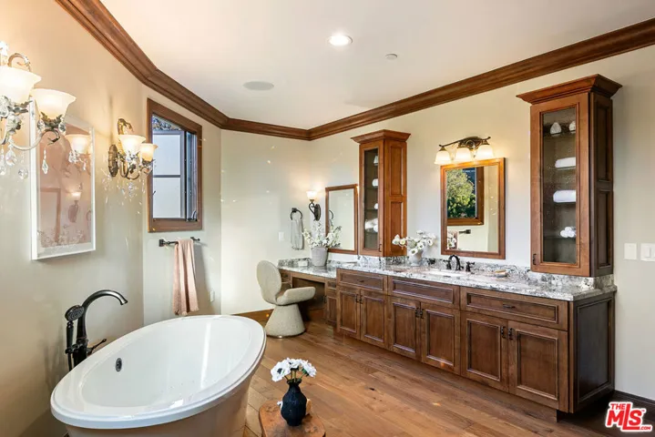 3911 Oeste Avenue, Studio City, California 91604
