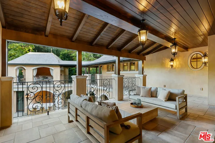 3911 Oeste Avenue, Studio City, California 91604