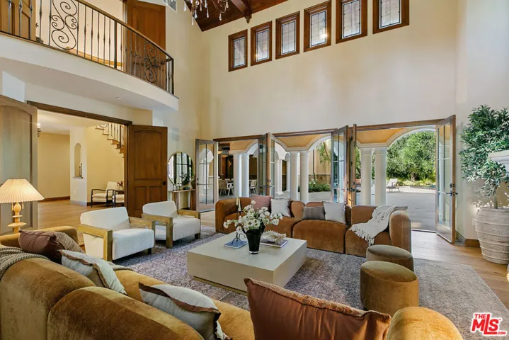 3911 Oeste Avenue, Studio City, California 91604