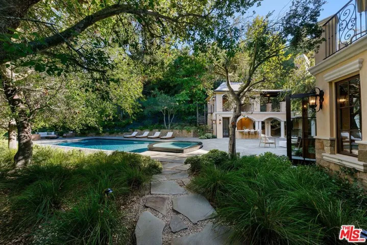 3911 Oeste Avenue, Studio City, California 91604